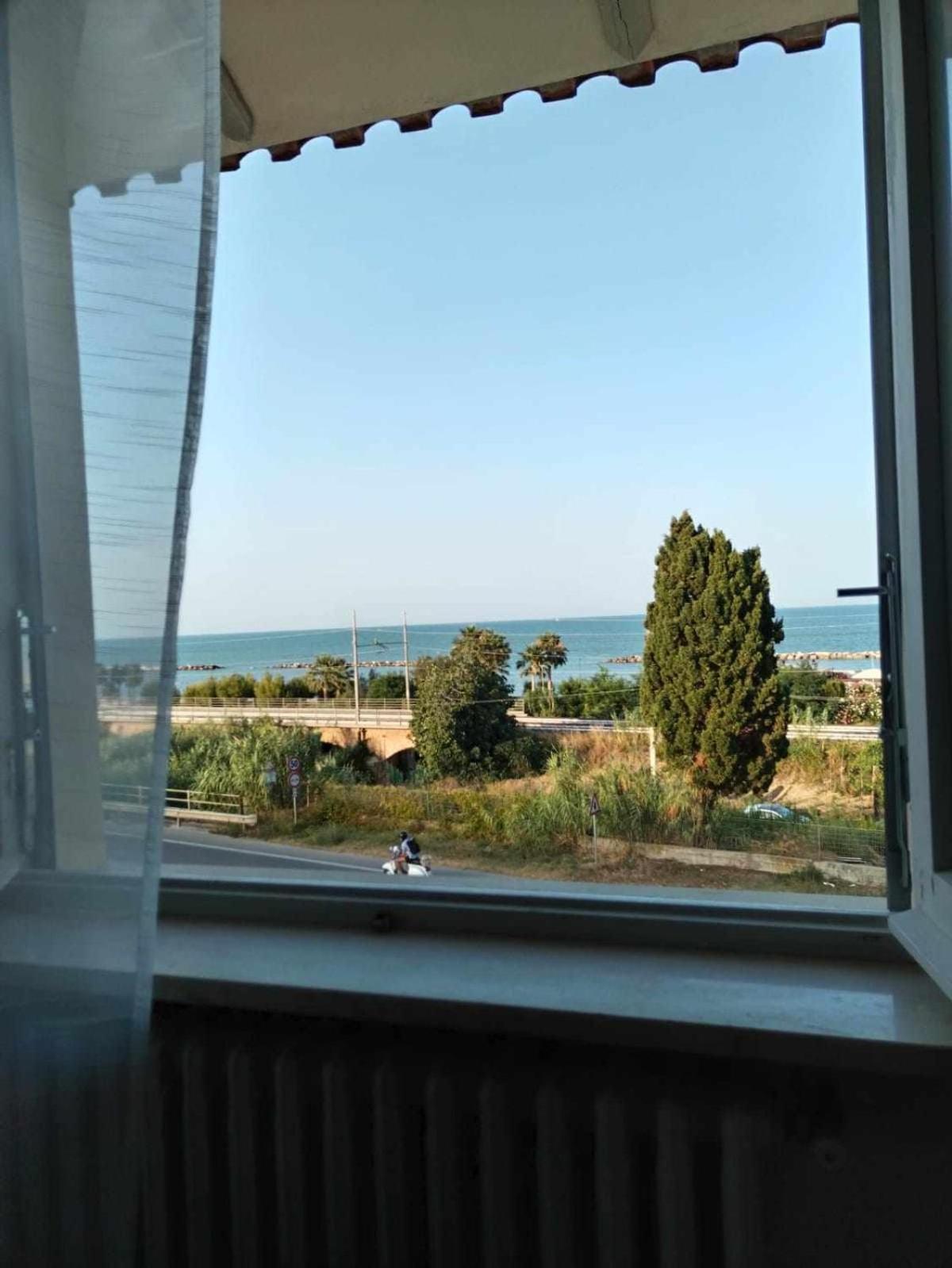 Mandema' Apartment Campofilone Bagian luar foto